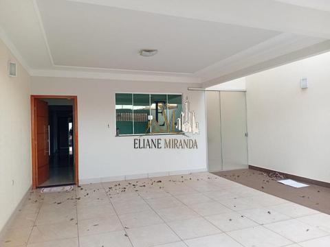 Casa à venda em Maringá, com 3 quartos sendo 1 suíte, churrasqueira, lavanderia, semi mobiliada, 