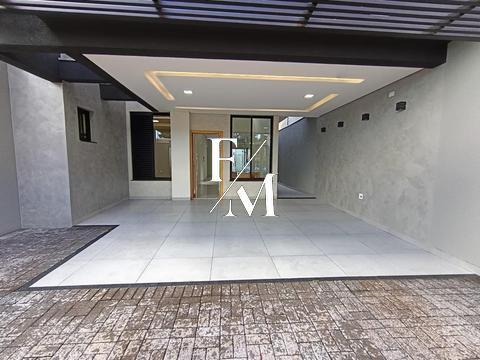 Casa em Maringá com 3 dormitórios, sendo 1 suíte, piscina, área gourmet e garagem ampla