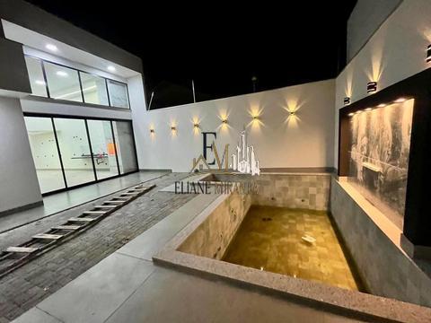 Casa à venda em Maringá, 3 suítes, piscina com hidromassagem, churrasqueira, escritório, lavabo