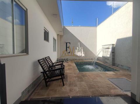 Casa à venda em Maringá, Jardim Monique, com 3 quartos sendo 1 suíte, 1 banheiro, piscina, churrasqueira, lavanderia
