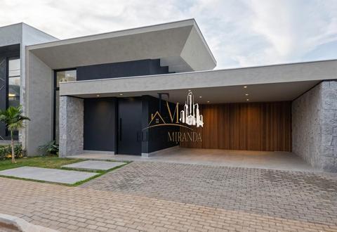 CASA DE ALTO PADRÃO, NO CONDOMINIO FECHADO,  COM 3 SUÍTES E GARAGENS PA