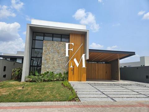 SOBRADO DE ALTO PADRAO COM 4 SUITES E PISCINA , CONDOMINIO FECHADO, 