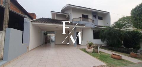 Sobrado à venda em Maringá, zona 8, 4 quartos sendo 2 suítes, 4 banheiros, lavabo, lavanderia, piscina com hidromassagem, churrasqueira, home theather, escritório, closet